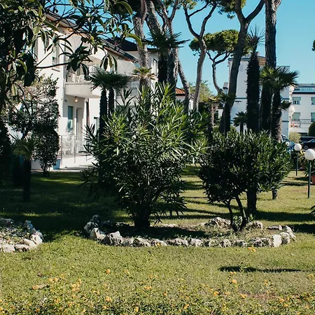 Marina Hotel 3*